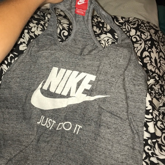 Nike tank top - Picture 2 of 4